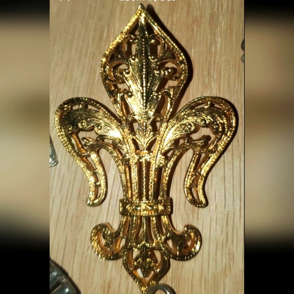 Vintage Gold Tone Fleur De Lis Pin Brooch Dress Scarf Clip